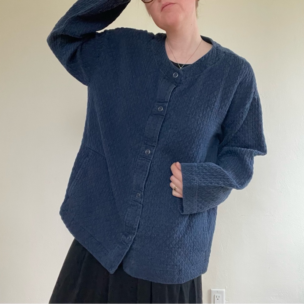 J Jill Indigo quilted style blue button up cardigan with pockets - Picture 3 of 9